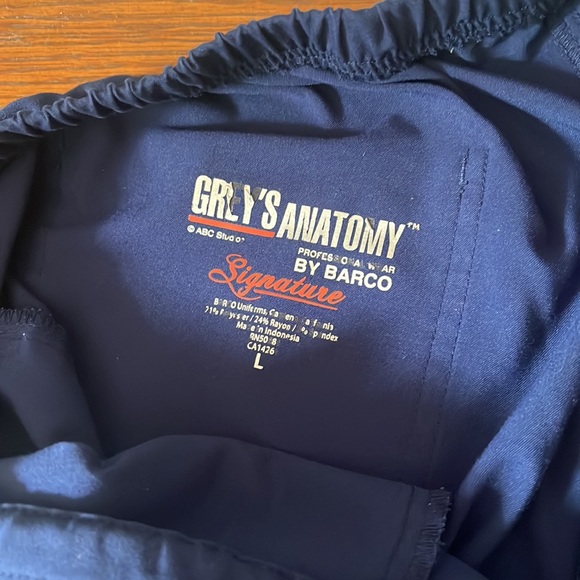 Greys anatomy scrub set - Picture 2 of 9